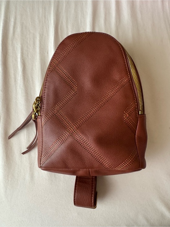 HOBO Handbags - HOBO Brown Leather Crossbody Sling Bag with Gold Hardware.